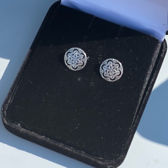 Vintage Stud Earrings - Picture 4 of 5